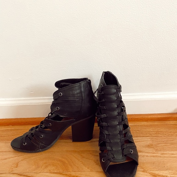 booties - Picture 2 of 3